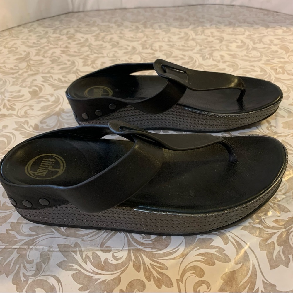 FitFlop Sandals Ibiza Black Leather Platform Thongs Fit Flops Size 9
